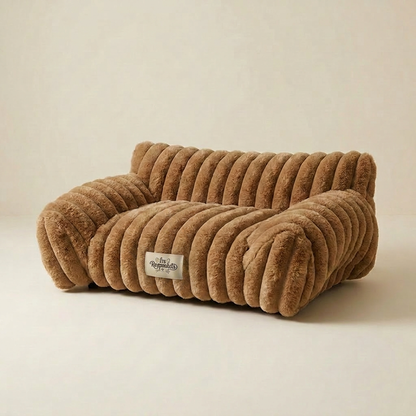 Canapé pour chat Razpoukets en fausse fourrure marron caramel, étiquette brodée