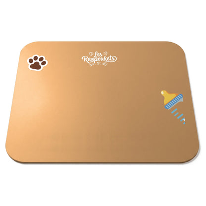 Tapis de gamelle pour chat caramel, sans personnalisation, vu de trois quarts