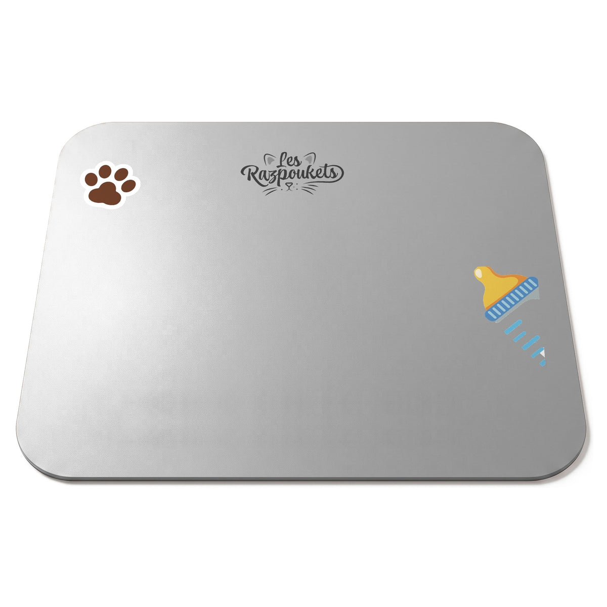 Tapis de gamelle pour chat gris, sans personnalisation, vu de trois quarts