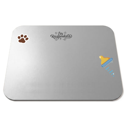 Tapis de gamelle pour chat gris, sans personnalisation, vu de trois quarts